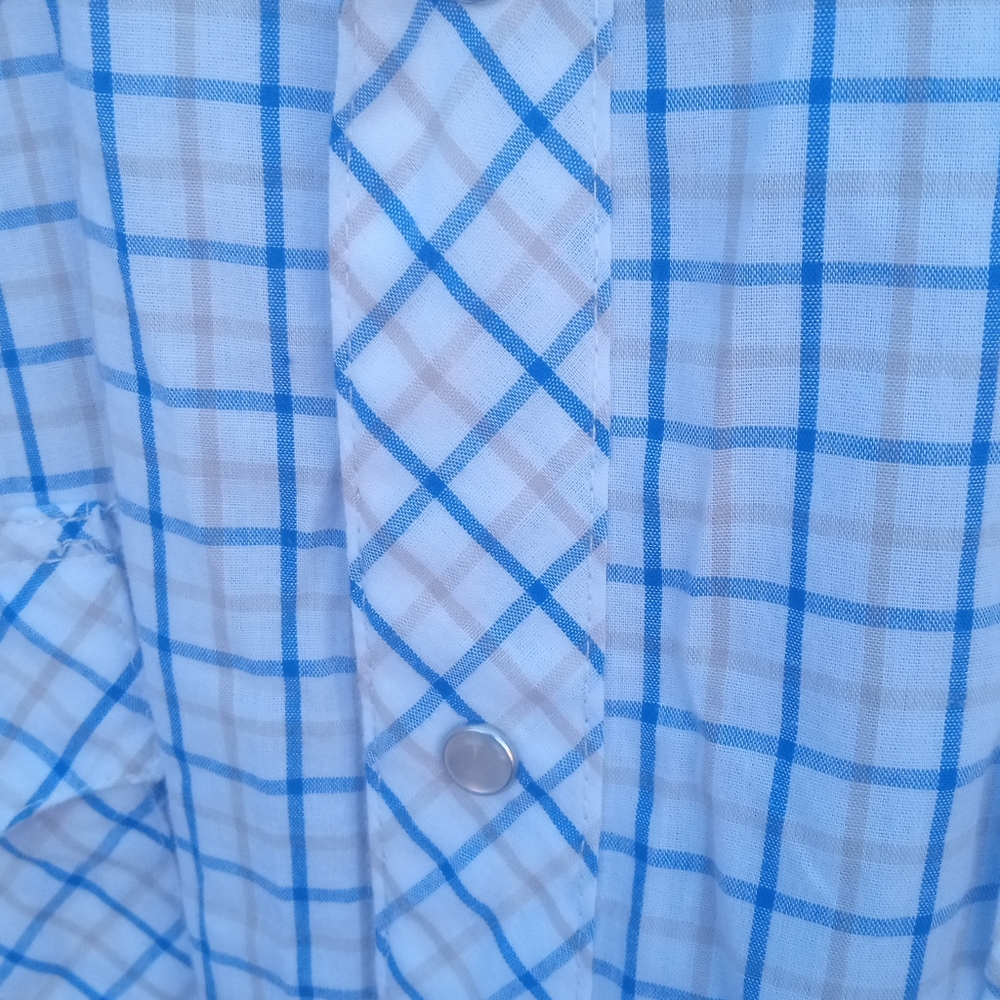 Wrangler Blue and White Casual Button Down Shirt
